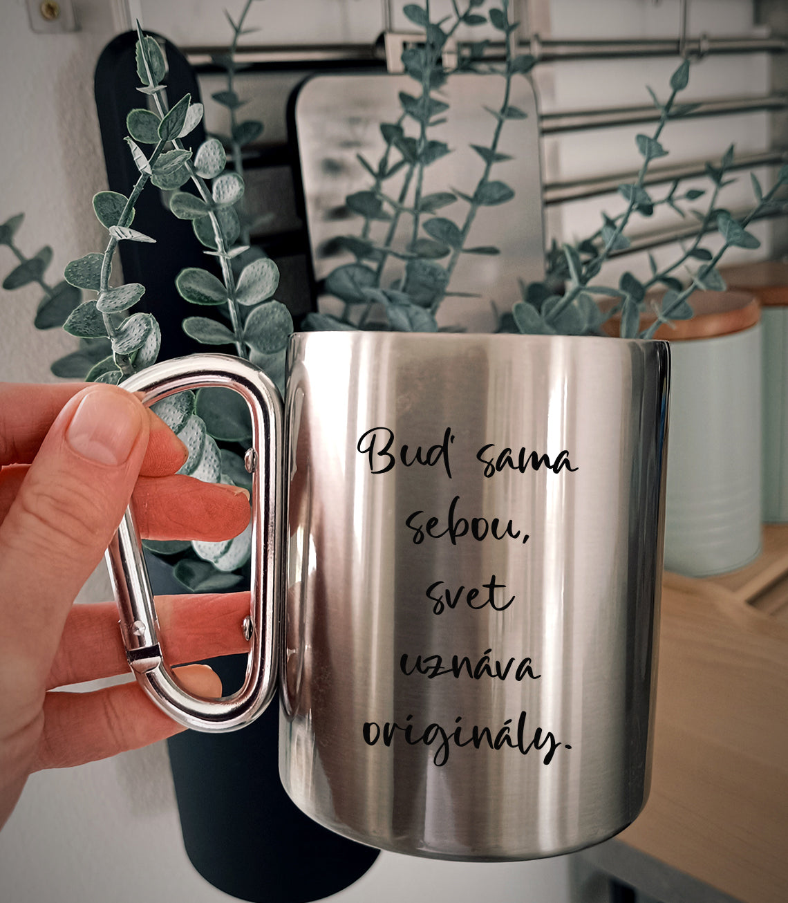 Nerezový hrnček S011-Buď sám/ sama sebou, svet uznáva originály