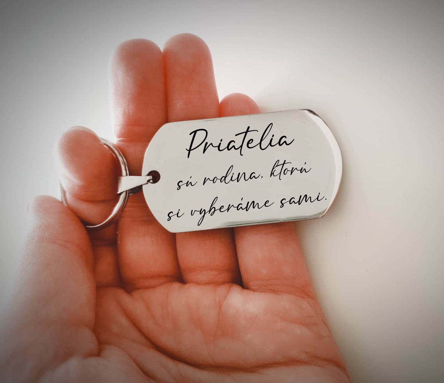Kľúčenka P032-Priatelia sú rodina, ktorú si vyberáme sami