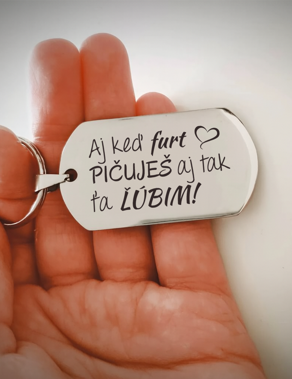 Kľúčenka P032-Aj keď furt držkuješ/p*čuješ aj tak ťa milujem/ľúbim